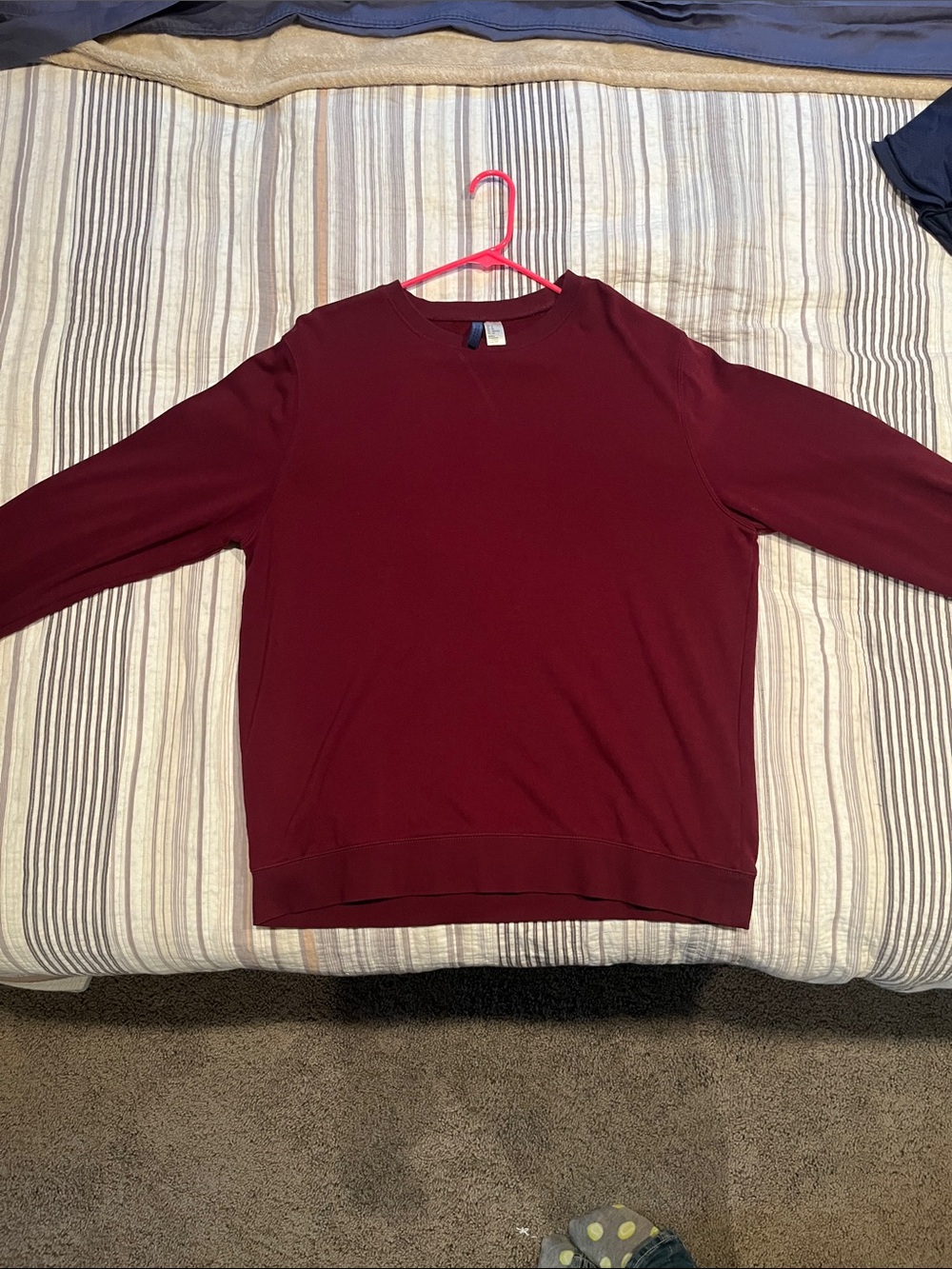Divided Men's Crewneck Sweater in Burgundy